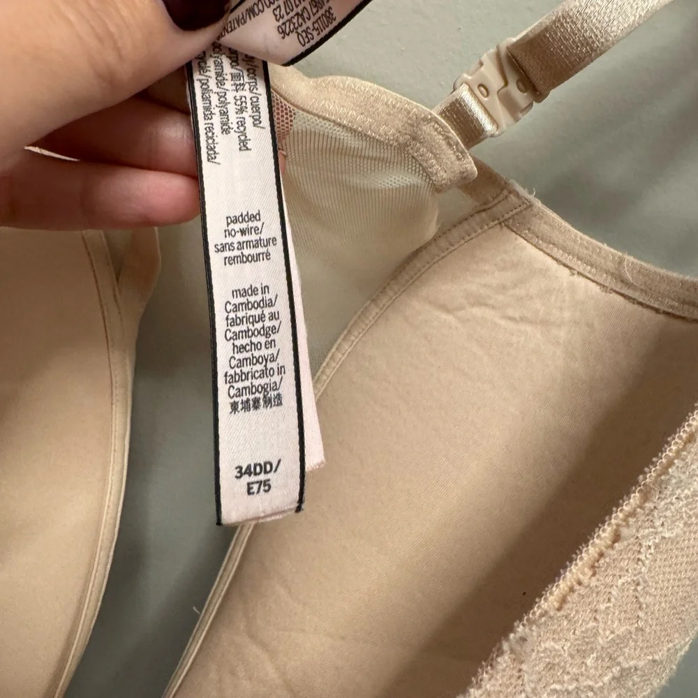 NWOT Victorias Secret Sexy Tee Posey Lace Wireless Push-up Bra
